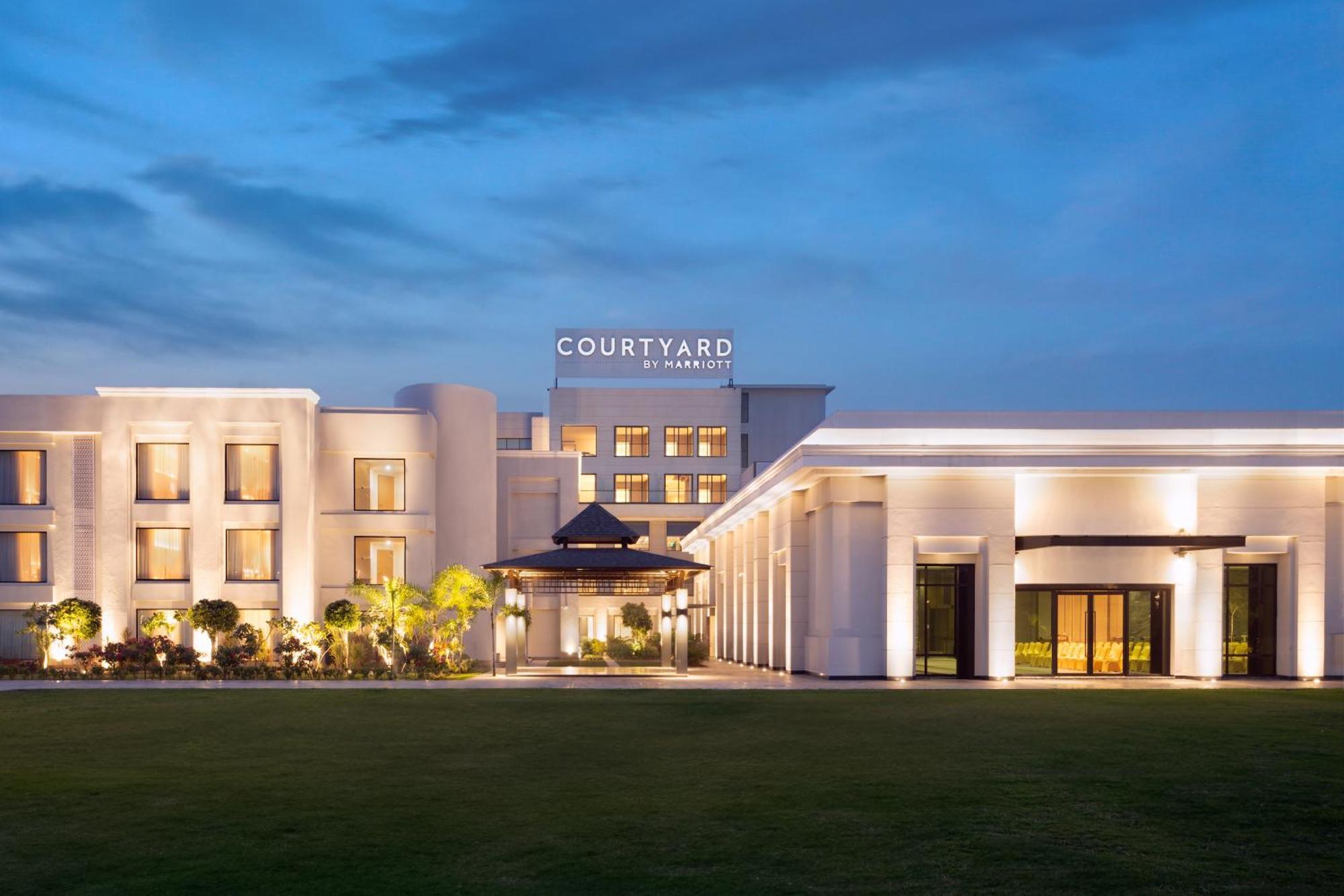 Courtyard By Marriott Gorakhpur Hotel Exterior foto