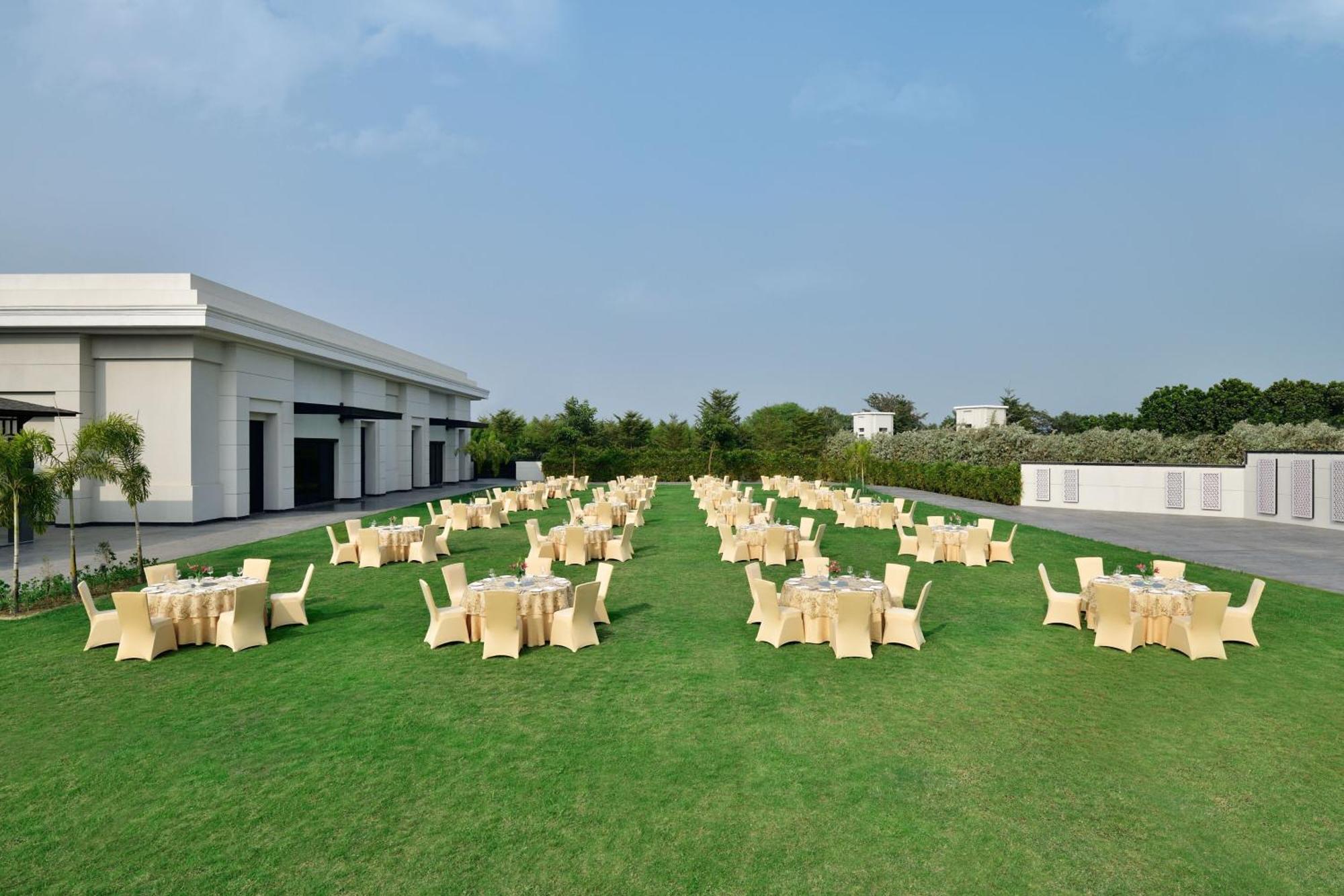 Courtyard By Marriott Gorakhpur Hotel Exterior foto
