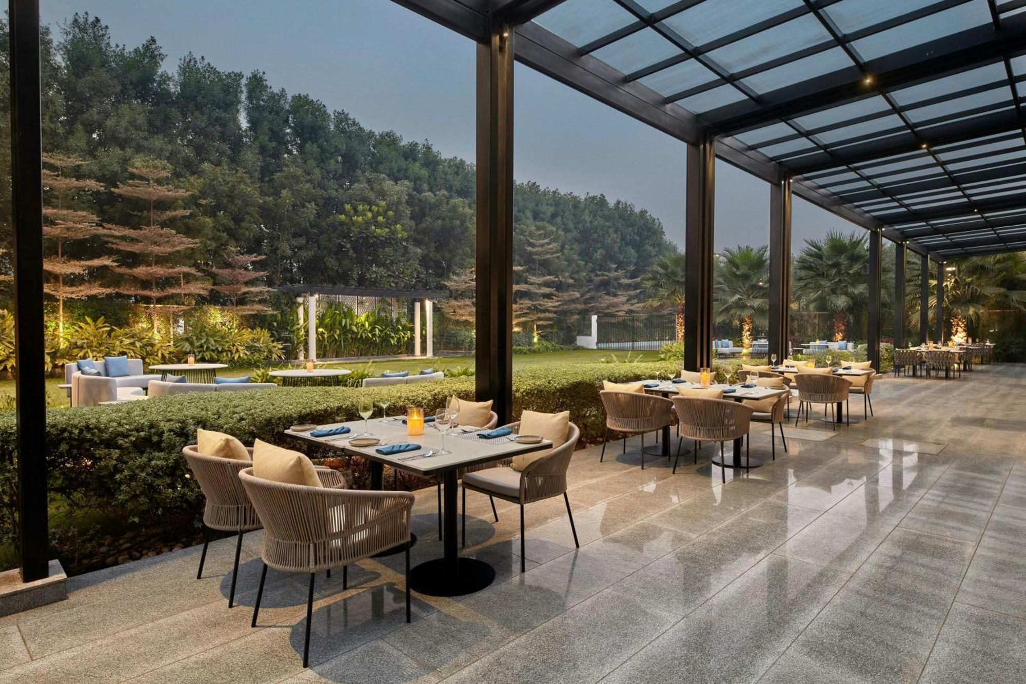 Courtyard By Marriott Gorakhpur Hotel Exterior foto