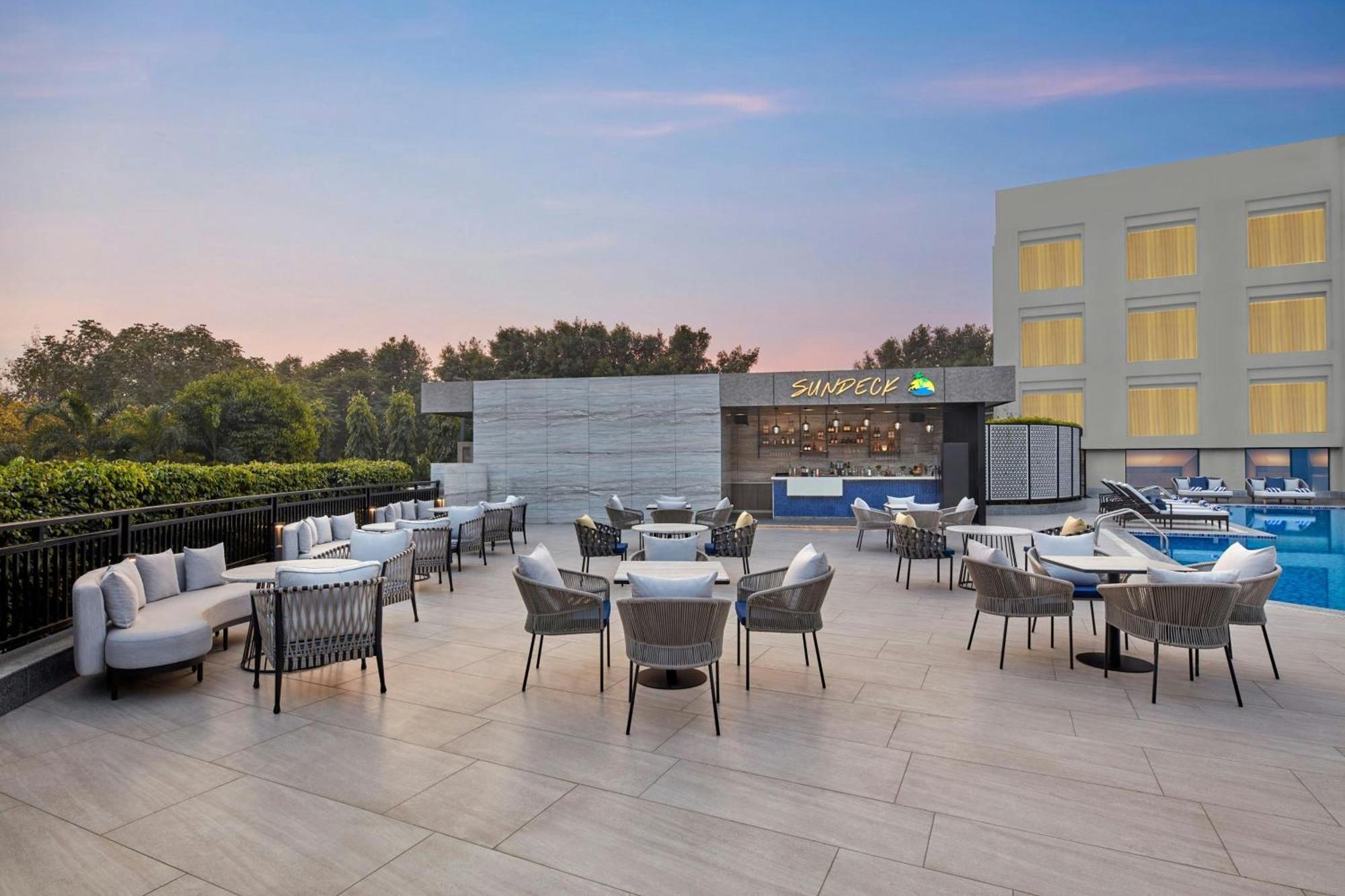 Courtyard By Marriott Gorakhpur Hotel Exterior foto